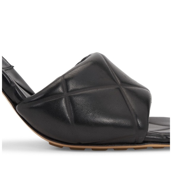 Bottega Veneta Black Lido Leather Mules- Size 37/7- New in Box - Picture 5 of 15